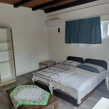 Balassa House Apartman *